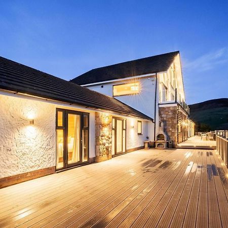 Clwyd Gate Manor Pool Sauna Hottub Cave Wales Ритин Экстерьер фото