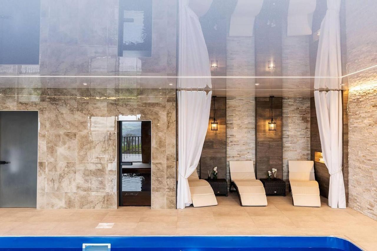 Clwyd Gate Manor Pool Sauna Hottub Cave Wales Ритин Экстерьер фото