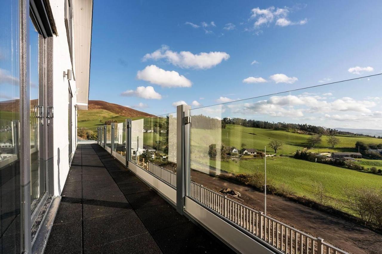 Clwyd Gate Manor Pool Sauna Hottub Cave Wales Ритин Экстерьер фото