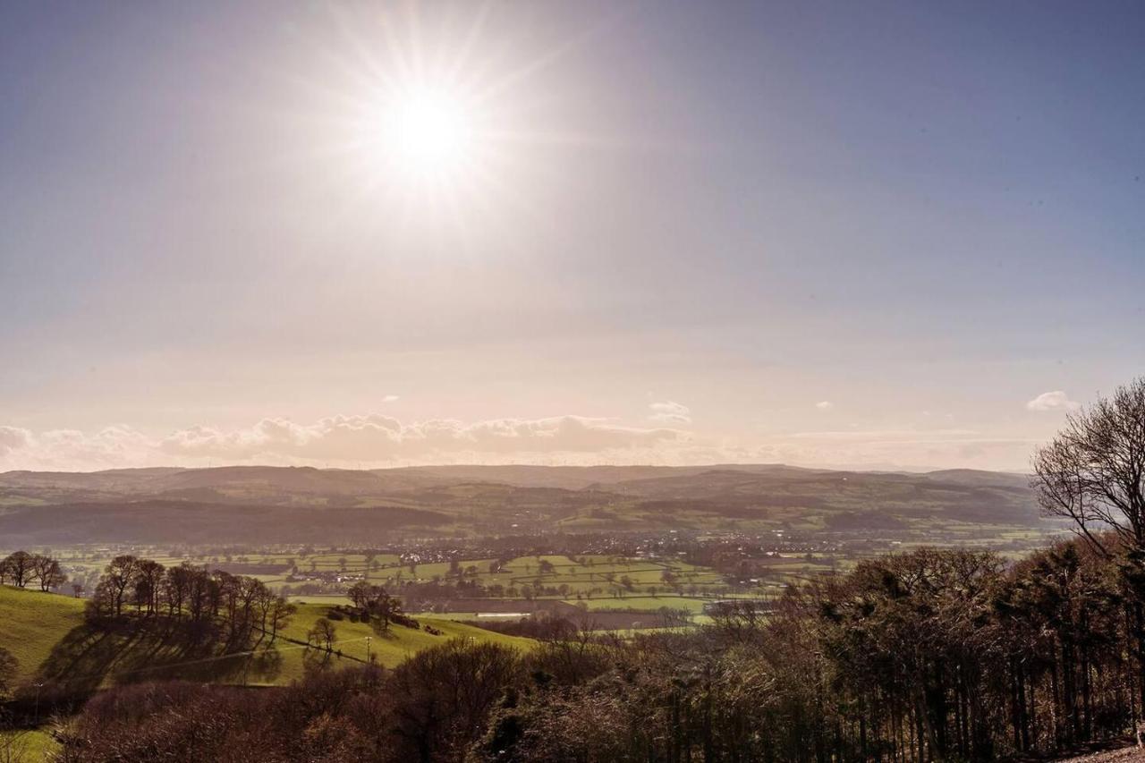 Clwyd Gate Manor Pool Sauna Hottub Cave Wales Ритин Экстерьер фото