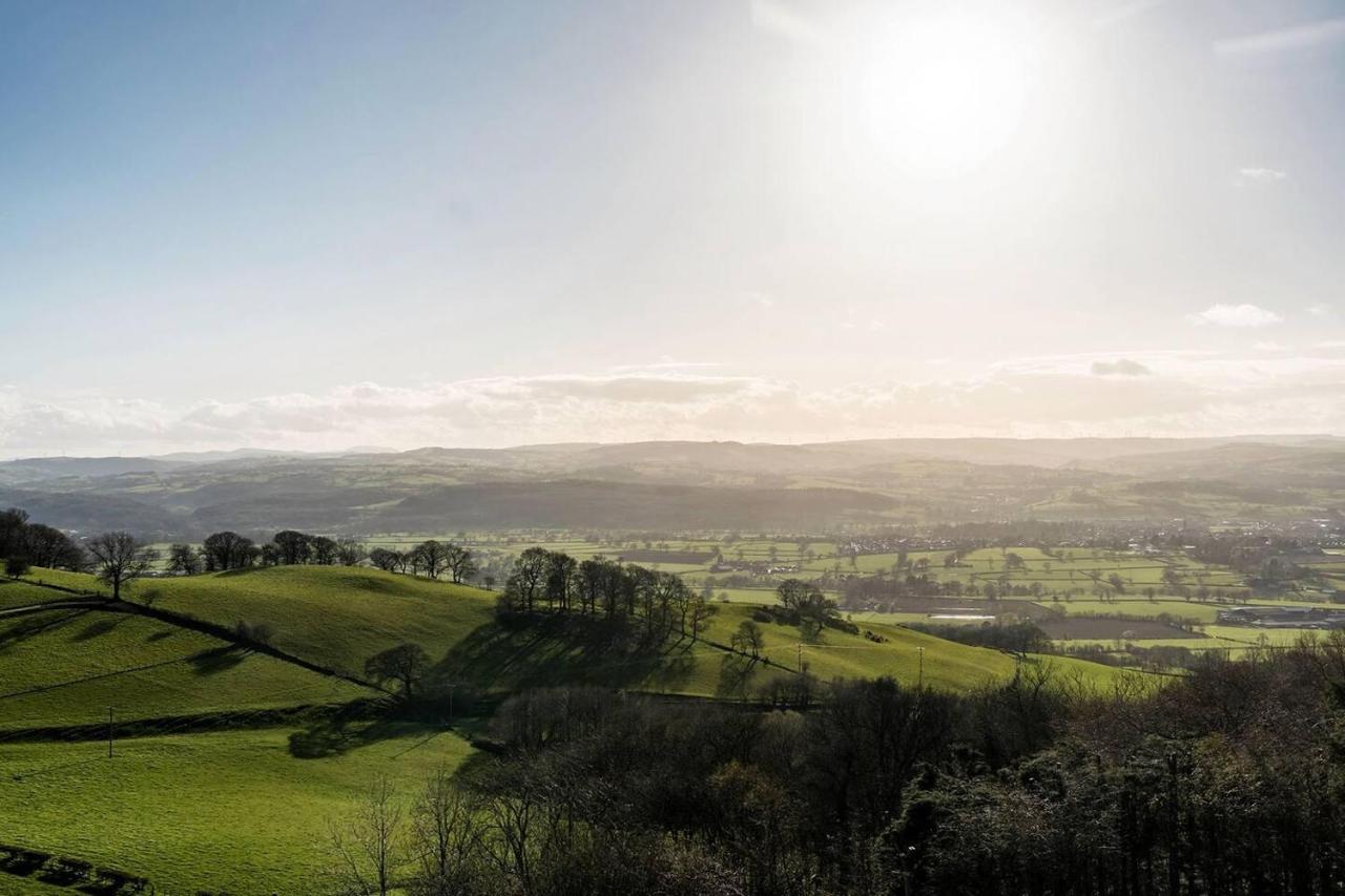 Clwyd Gate Manor Pool Sauna Hottub Cave Wales Ритин Экстерьер фото
